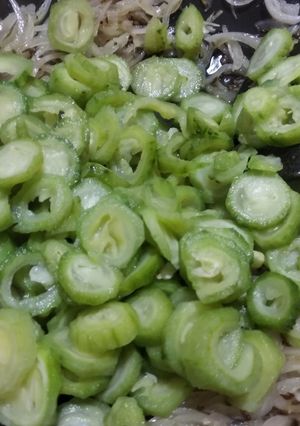 करेला भुजिया (Karela bhujiya recipe in Hindi) रेसिपी मुख्य फोटो