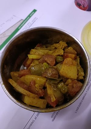 गाजर आलू की सब्जी रेसिपी मुख्य फोटो
