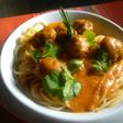 Pasta con albóndigas en salsa aurora