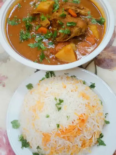صورة لوصفة مرقة أفخاذ الدجاج مع رز لذيذ وناااطع 👌👩🍳🌸
