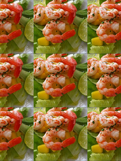 Una foto de Ensalada mango, camarones, jengibre y cilantro
