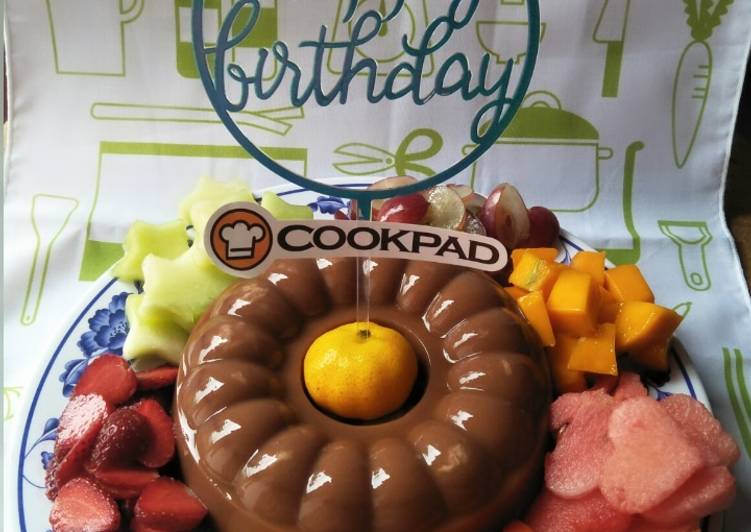 makanan Dessert Puding Coklat dan buah potong untuk Anniversary Cookpad yang Bisa Manjain Lidah