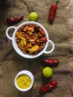 ઈન્સ્ટનટ આથેલા લાલ મરચાં (Instant Athela Lal Marcha Recipe In Gujarati) રેસીપી મુખ્ય ફોટો