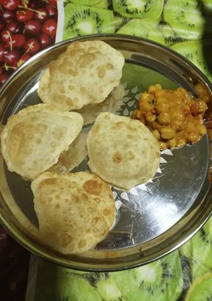 சோளா பூரி சென்ன மசாலா செய்முறை முக்கிய புகைப்படம்