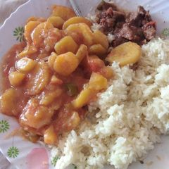 A picture of Rice with matoke.