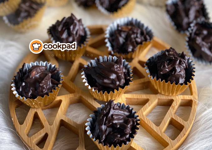 Resipi Chocolate Almond Clusters 2 Bahan Biskut Instant Hurry Hari Raya Keto Friendly Oleh Minsha Cookpad