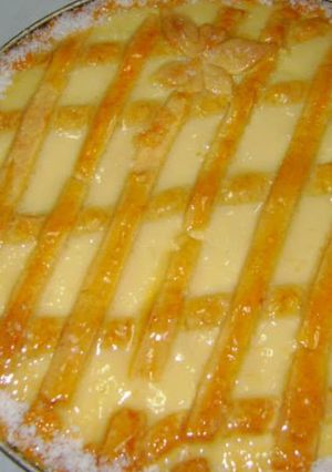 Una foto de Tarta de ricota, decorada como pasta frola