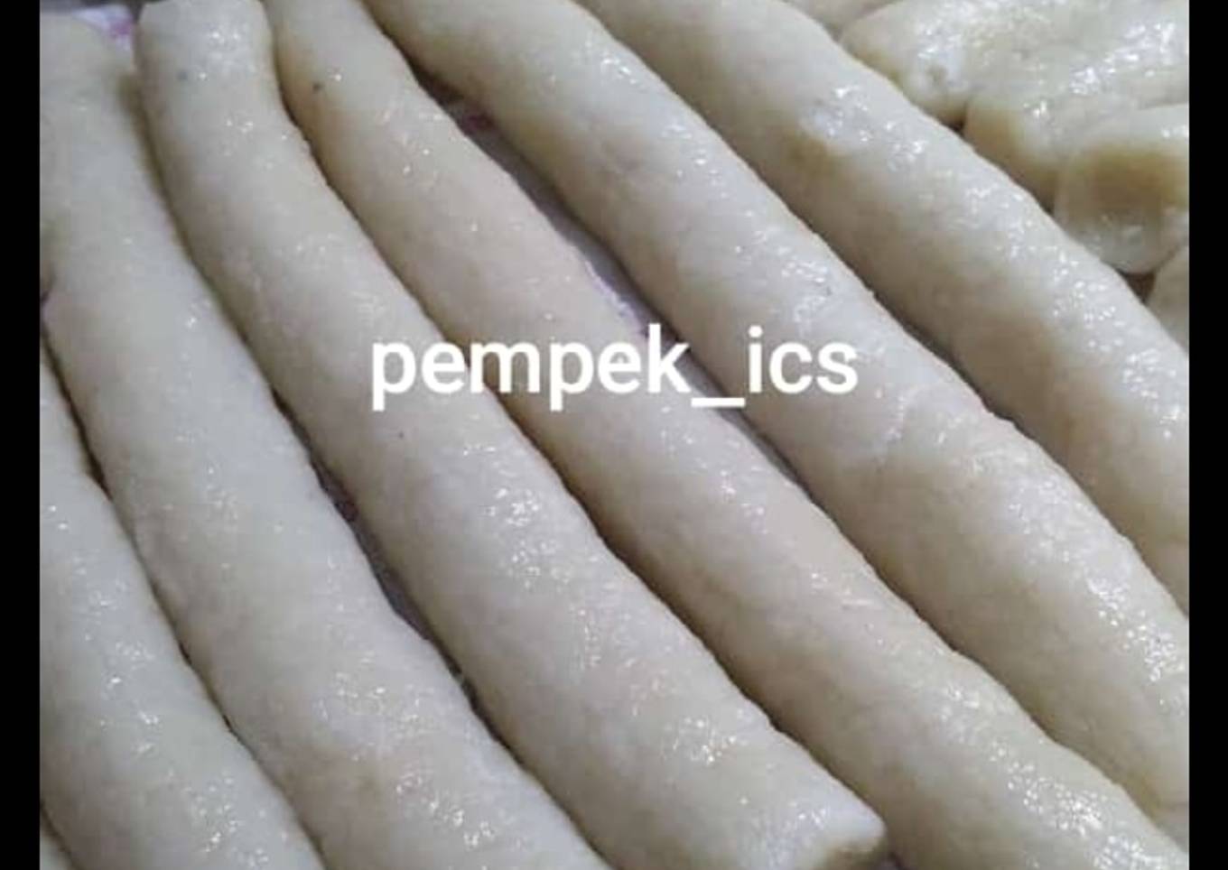 Pempek lenjer ikan gabus