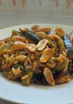 Una foto de Arroz con verduras y frutos secos