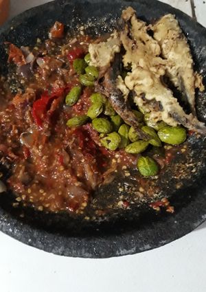 Foto resep Sambel pedes dengan pete dan ikan asin