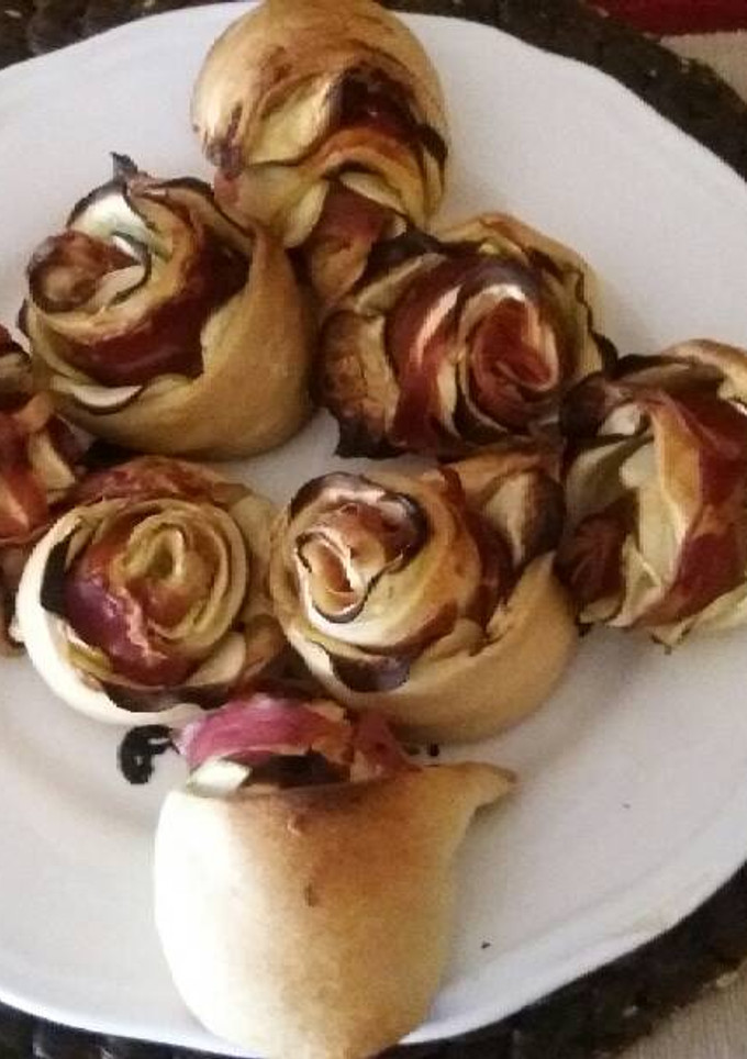 Una foto de Rosas de jamón y calabacín