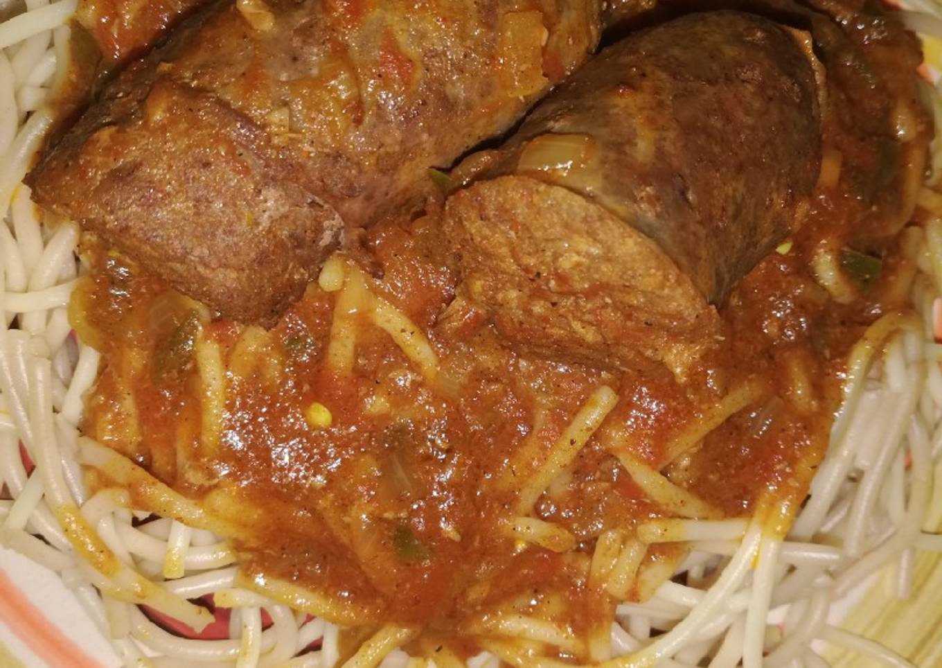 Spaghetti and relish with wors