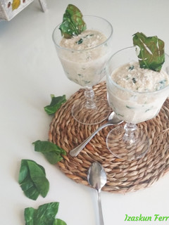 Una foto de Avena con leche y espinacas