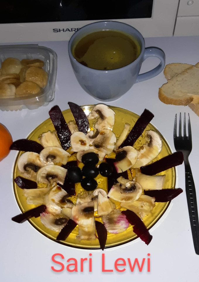 Una foto de Caldo, ensalada y postre en Horno microondas (9 ingredientes)
