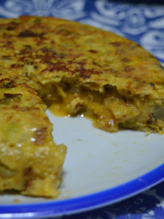 Una foto de Tortilla de patatas y puerros