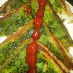 A picture of Spinach green toast.