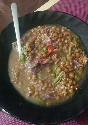 Una foto de Lentejas con lombarda, acelgas y arroz