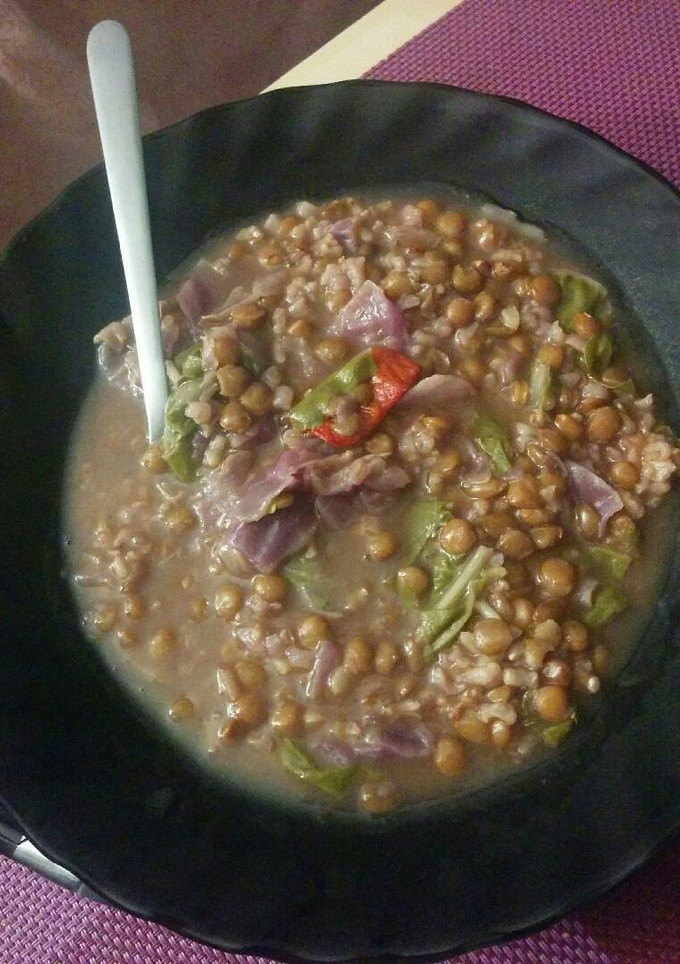 Una foto de Lentejas con lombarda, acelgas y arroz
