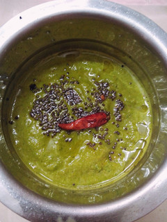 மல்லி தழை சட்னி (Mallithazhai chutney recipe in tamil) செய்முறை முக்கிய புகைப்படம்