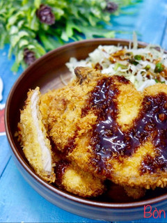 Hình của món Katsudon (Cơm Thịt Chiên Xù Kiểu Nhật).