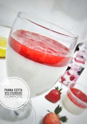 Foto resep Panna cotta with strawberry compote #menusehatanak