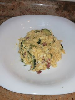 Una foto de Revuelto de jamón y verduras