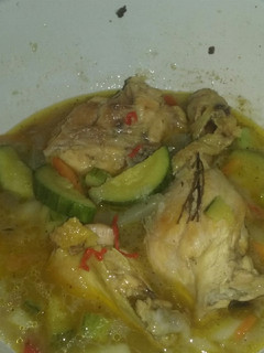 Una foto de Pollo sudado con verdura