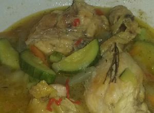 Una foto de Pollo sudado con verdura