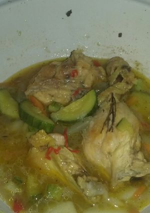 Una foto de Pollo sudado con verdura