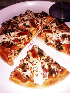 झटपट पिज़्ज़ा (Jhatpat pizza recipe in Hindi) रेसिपी मुख्य फोटो