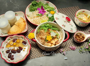 Hình của món Hủ tiếu giò heo và các món tráng miệng.