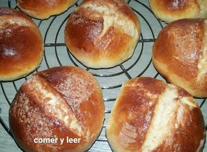 Foto principal de Bollos suizos o bollos de leche