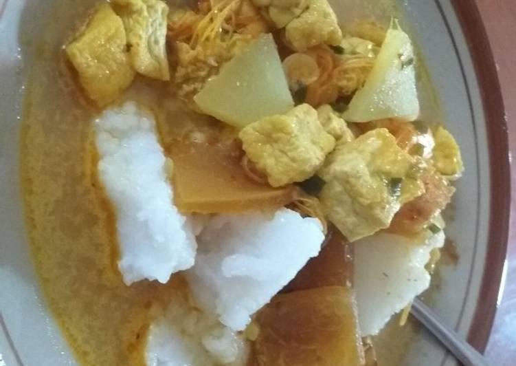 Tahu lontong sayur