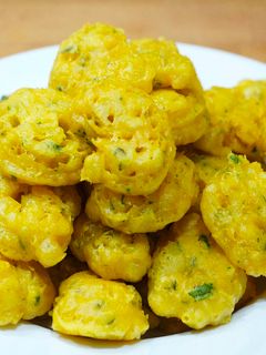 Una foto de Buñuelos de gambas al ajillo