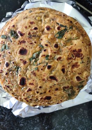 A picture of Methi ajwain thepla.