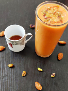 பப்பாளி தேன் நட்ஸ் மில்க் ஷேக் (Papaya honey nuts milk shake recipe in tamil) செய்முறை முக்கிய புகைப்படம்