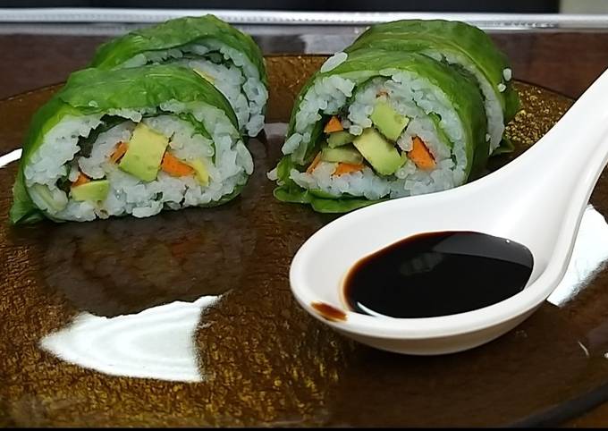 Sushi with spinach leaves