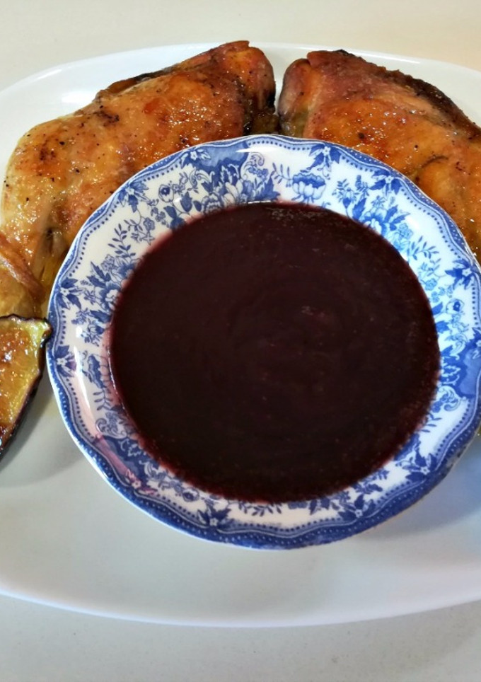 Una foto de Muslos de pollo al horno con mermelada de higos
