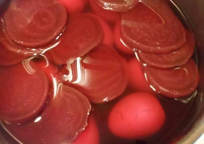 How to Prepare Perfect Mothers&#39; red beet eggs