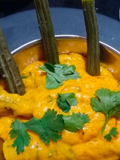 સરગવા નું લોટ વાળું શાક (Saragva Besan Lot Shak Recipe In Gujarati) રેસીપી મુખ્ય ફોટો