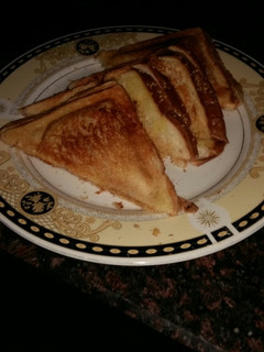 A picture of Aloo k sandwich.