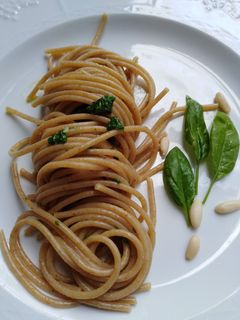 Foto di Spaghetti integrali con pesto di rucola
