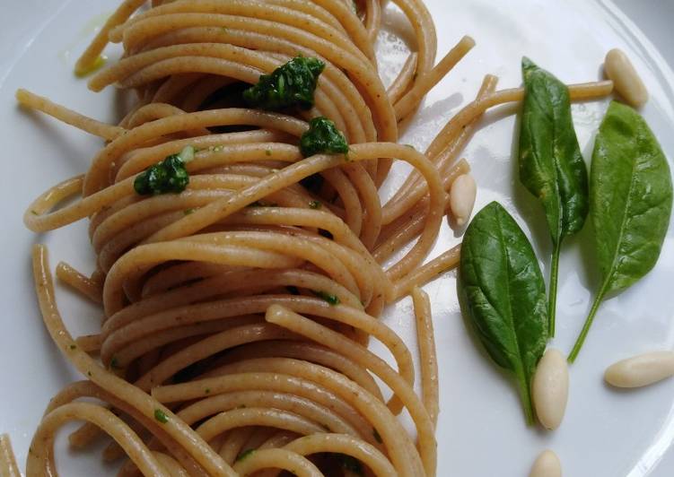 Spaghetti integrali con pesto di rucola