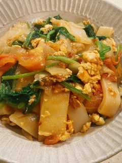 菠菜蕃茄蛋炒板條 的食譜成品照片