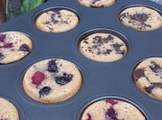 Una foto de muffins de avena
