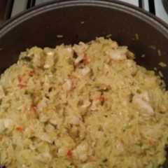 Una foto de Pollo con arroz y azafrán