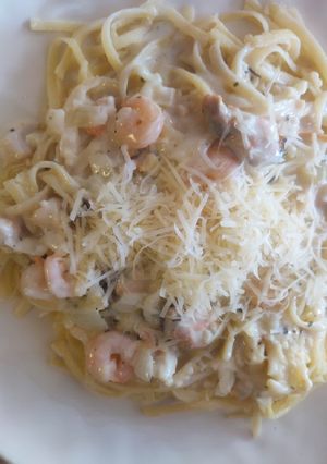 A picture of Lemon Garlic Seafood Alfredo.