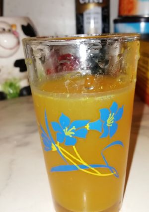 Una foto de Agua de Cúrcuma saludable