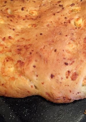 A picture of Τυρόψωμο / Tyropsomo (Greek cheese bread).