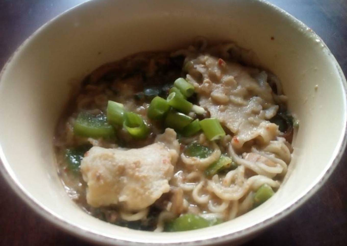 Seblak (spicy galangal and cracker soup)